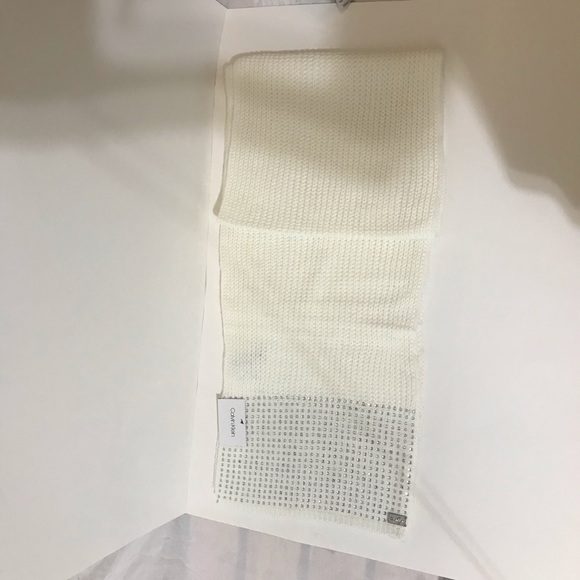Calvin Klein
One Size Scarf - Picture 10 of 13
